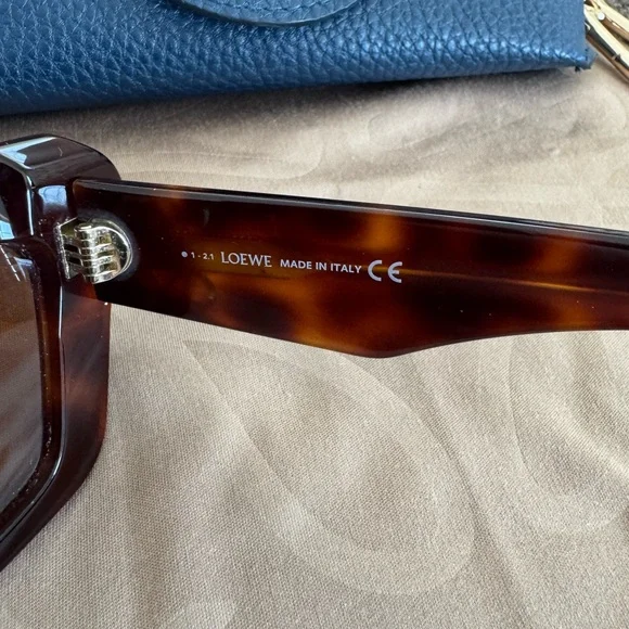 LOEWE EYEWEAR
Cat-eye tortoiseshell acetate sunglasses - Picture 4 of 8